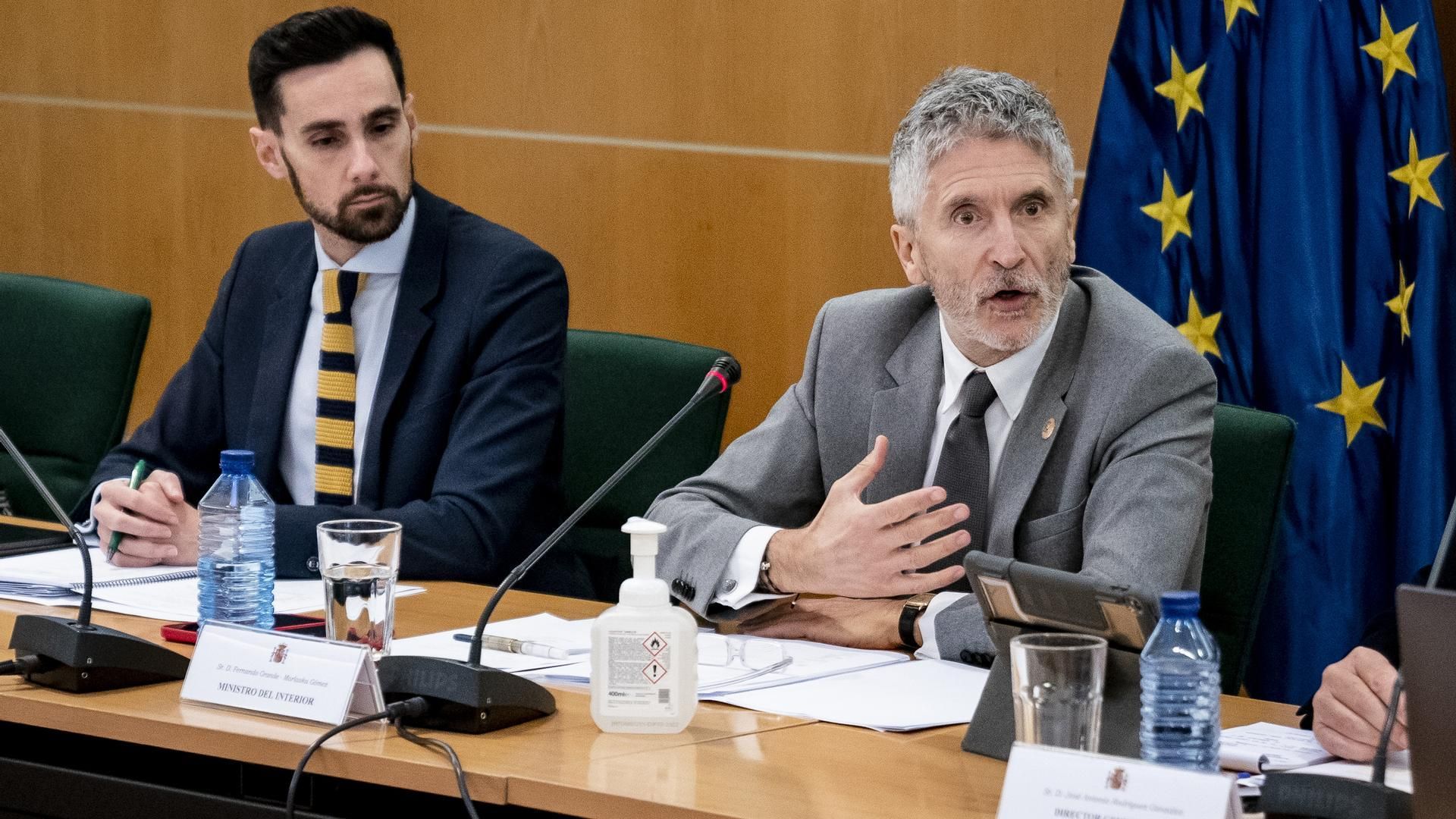 Archivo - El secretario de Estado de Seguridad, Rafael Pérez (i)  y el ministro del Interior, Fernando Grande-Marlaska (d), durante una reunión en la sede del Ministerio