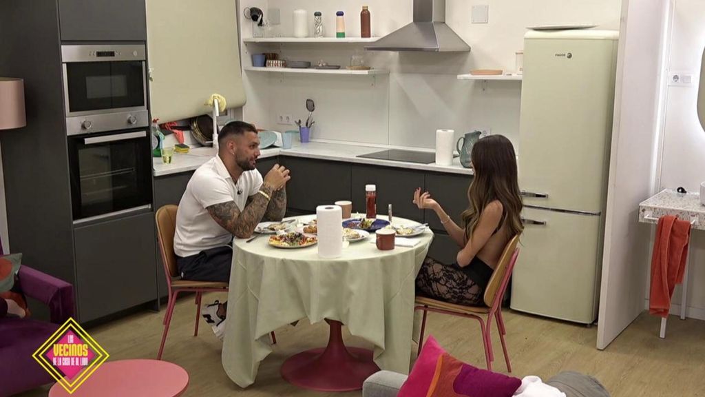 La cena de Barranco y Maica deja al descubierto una gran confesión: "No puedo negar lo evidente" Los vecinos de la casa de al lado Temporada 2 Top Vídeos 1629
