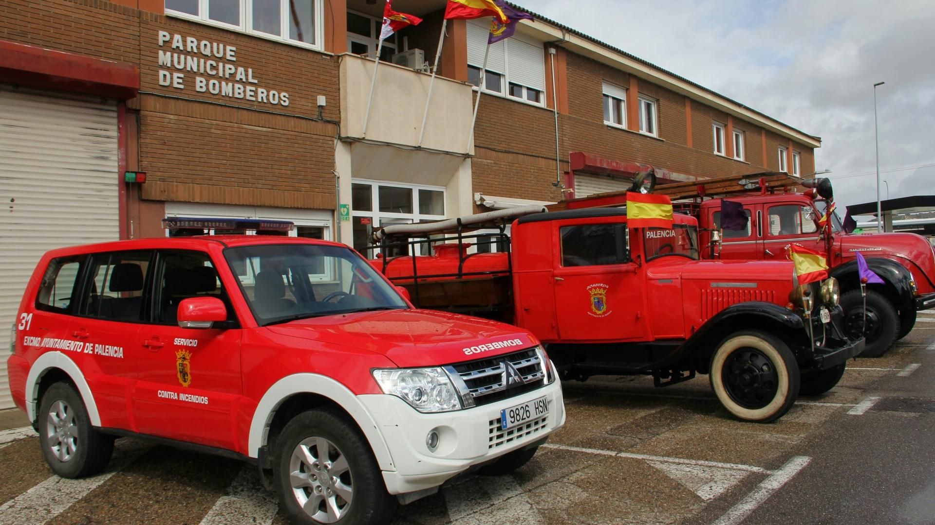 Dotaciones en el parque de bomberos de Palencia