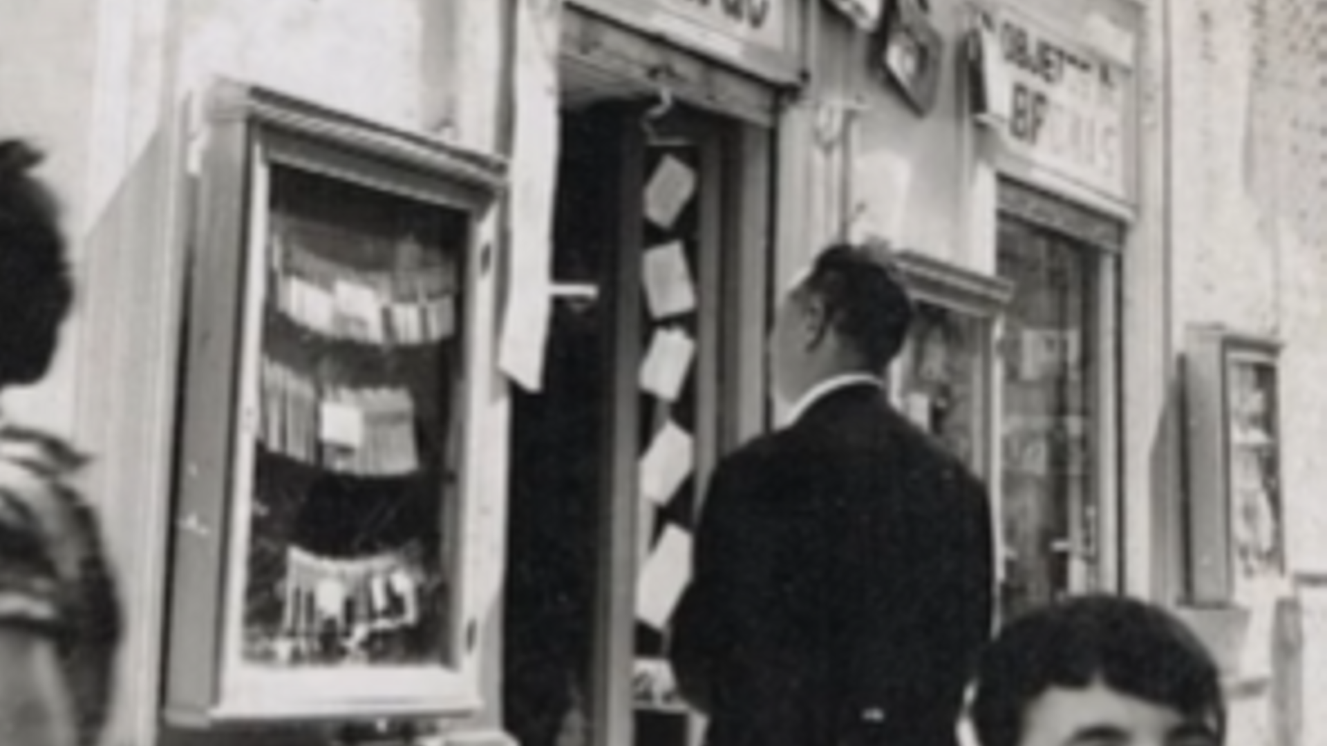Foto antigua de la entrada de la tienda Pichardo de Sevilla