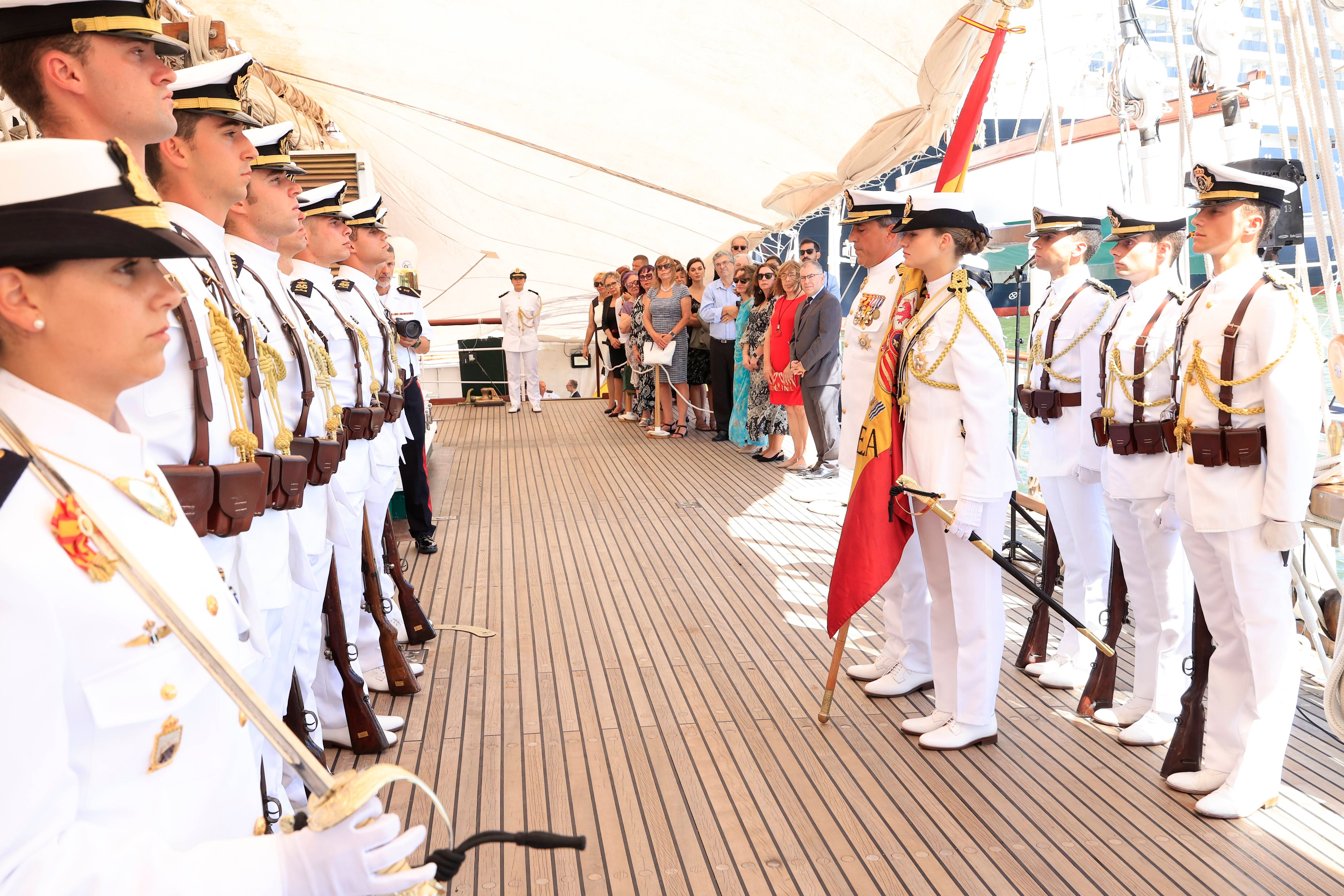 Leonor, junto a sus compañeros, en el Juan Sebastián Elcano