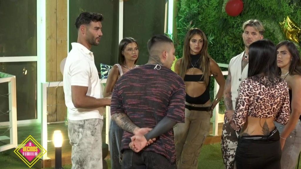 Nuria se enfrenta a Gabriella: "Una amiga me ha dicho que has hablado mal de mí" Los vecinos de la casa de al lado Temporada 2 Top Vídeos 1631