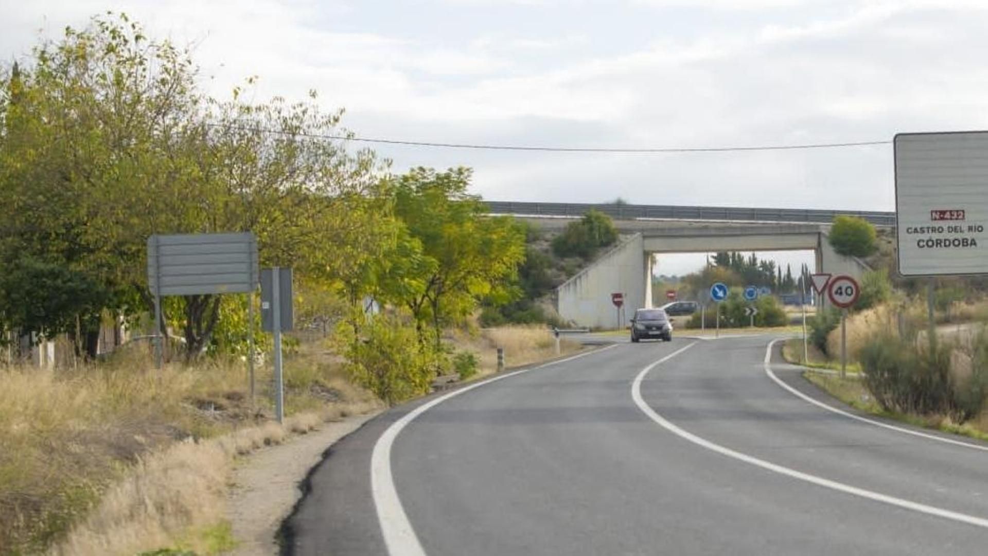 Tres muertos en una colisión frontal entre dos turismos en Baena, en Córdoba