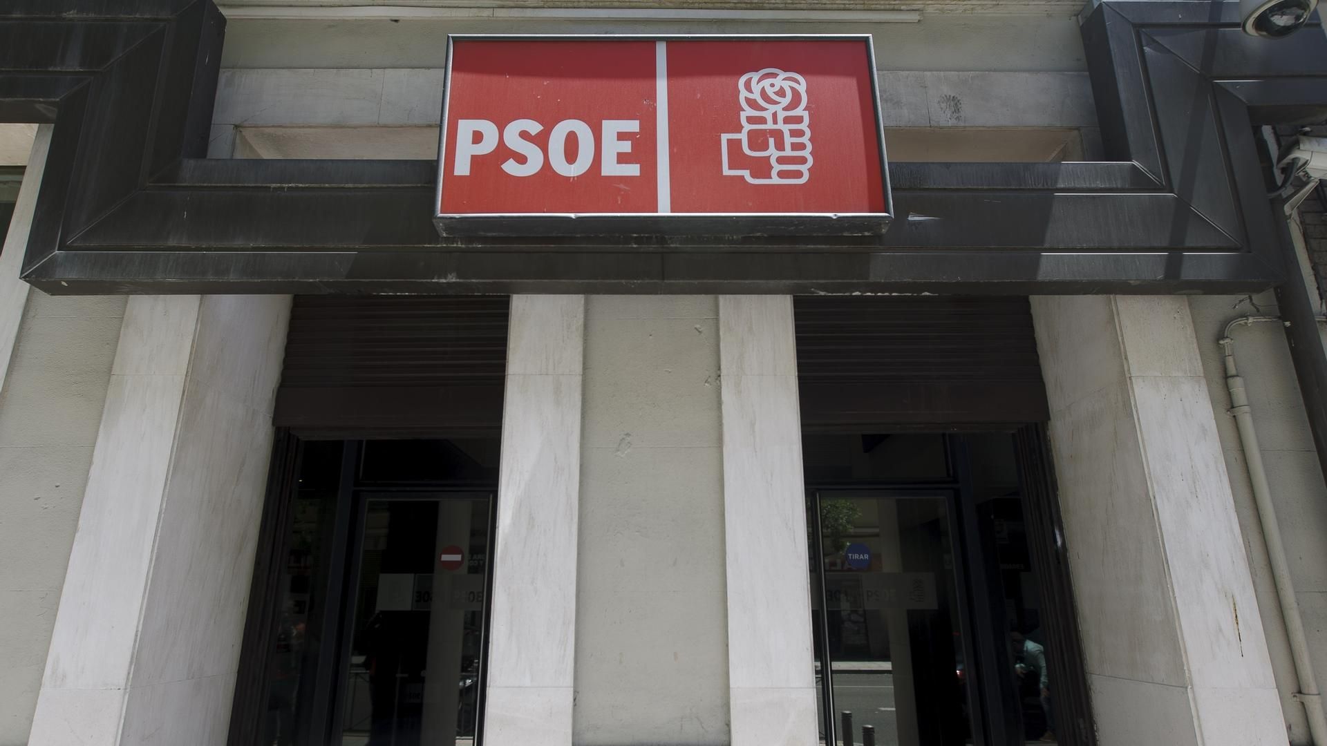 Un conmocionado PSOE por los audios de Leire Díez abre expediente a la militante socialista