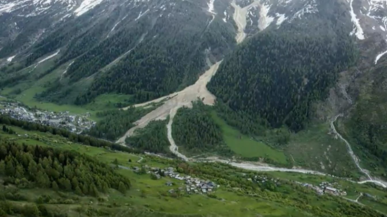 Un glaciar colapsa, provoca una avalancha y sepulta Blatten, un pueblo de Suiza: los vecinos habían sido evacuados y no podrán volver a sus casas