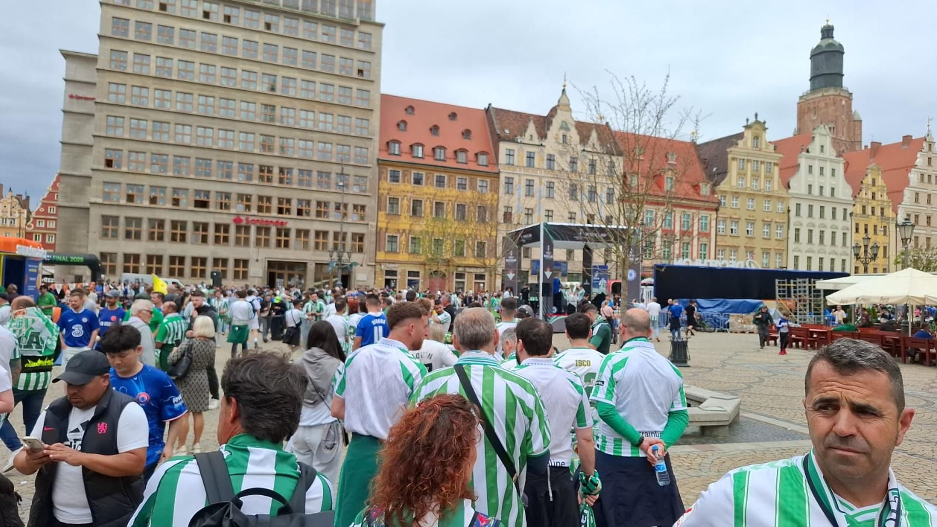 Aficionados béticos en Breslavia, Polonia
