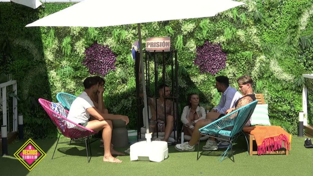 Barranco se sincera con Suso Álvarez sobre Maica y confiesa si tendría una relación con ella: “Podría ser que sí” Los vecinos de la casa de al lado Temporada 2 Top Vídeos 1645