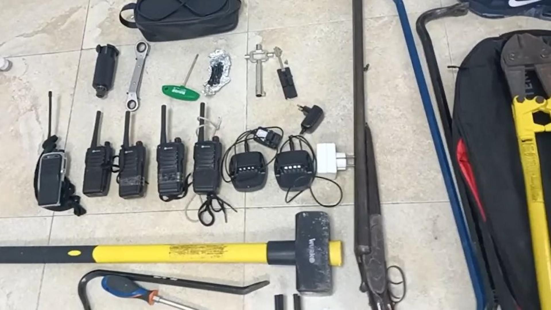 Desmantelada una banda especializado en robos en centros comerciales y viviendas en Alicante y Murcia