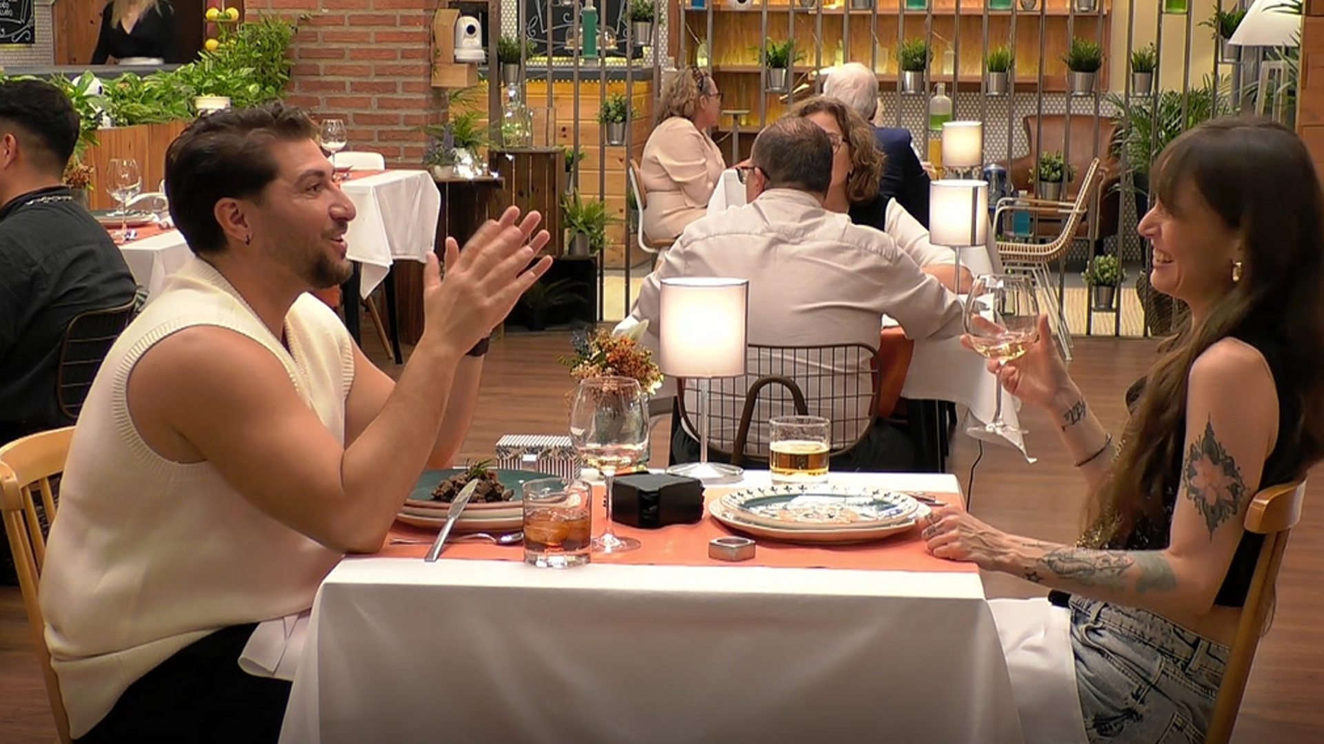 Edison y Andrea no se gustan desde la primera impresión y no intentan conocerse a fondo en 'First Dates'