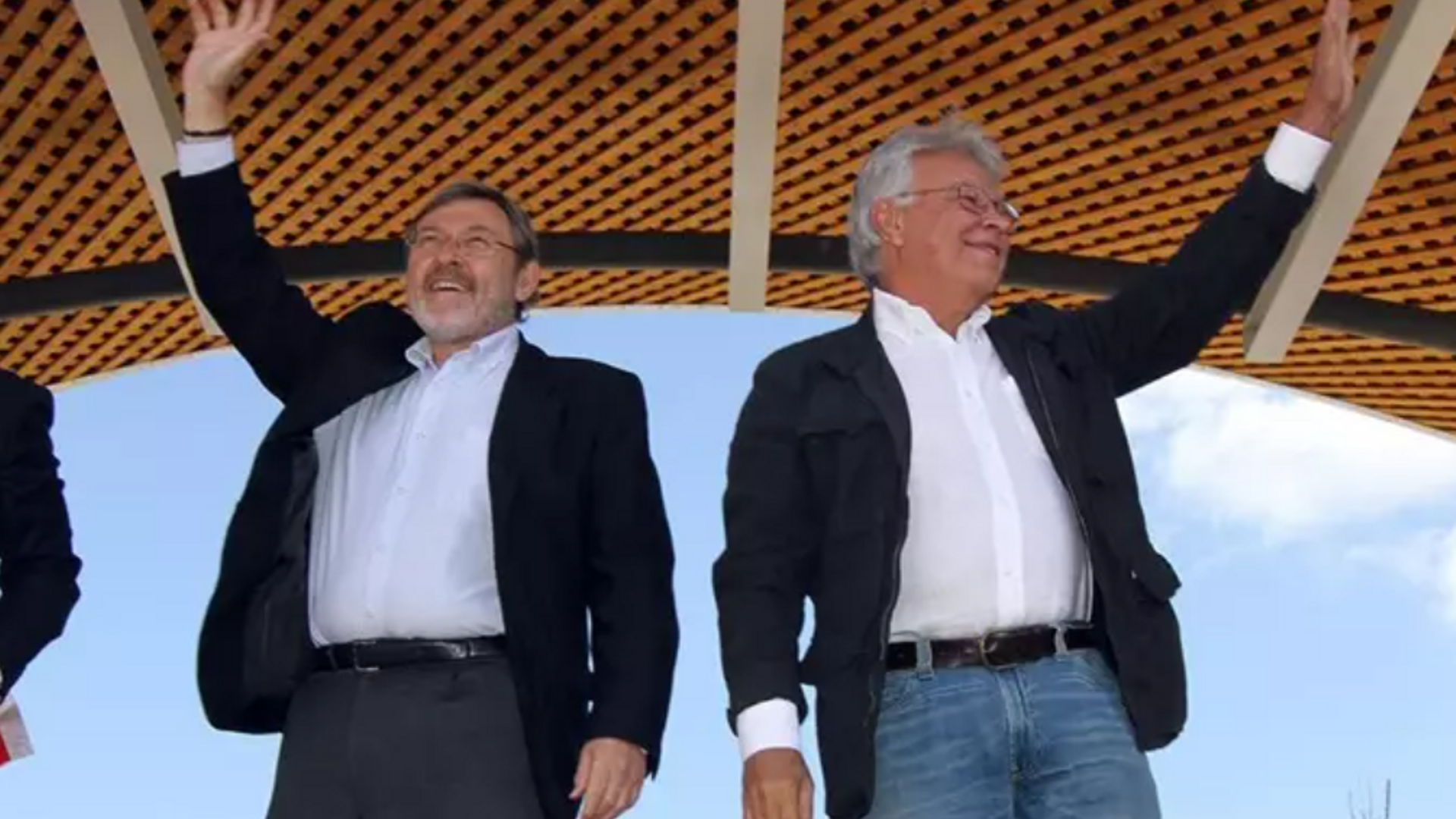 El expresidente del Gobierno Felipe González con el exministro socialista Juan Manuel Eguiagaray