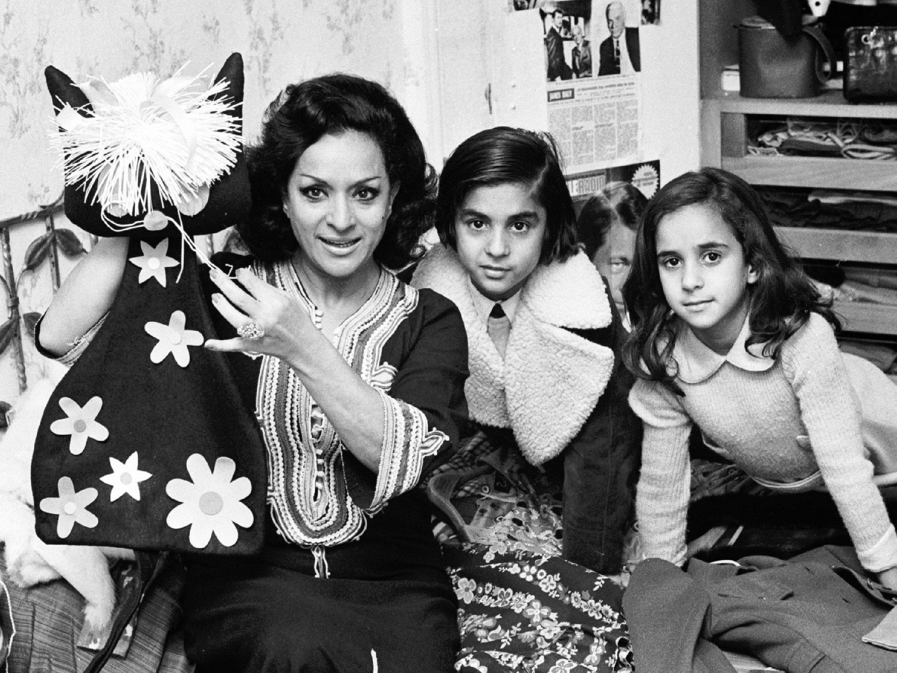 MADRID - C.A. 1973: Lola Flores junto a sus hijos Antonio y Rosario, en Madrid aproximadamente en 1973.
