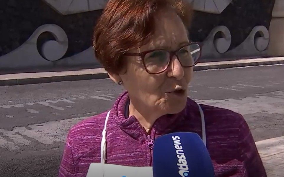 Tres trabajadores cuentan cómo ayudaron "a sacar gente del agua" cuando volcó el cayuco en La Restinga