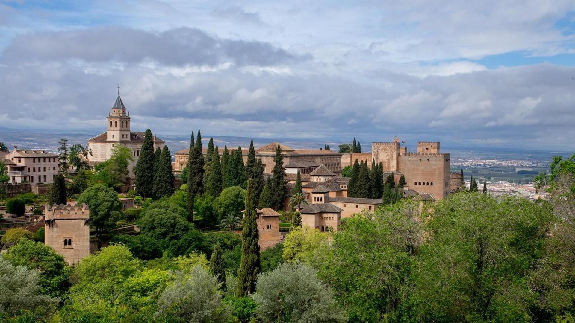 Obtener entradas para la Alhambra se vuelve misión imposible: ni siquiera los guías consiguen