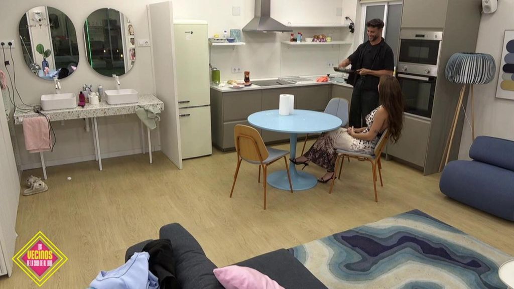 Gerard le dice a Mónica la atracción que sintió por ella: "Me estoy poniendo romántico" Los vecinos de la casa de al lado Temporada 2 Top Vídeos 1648