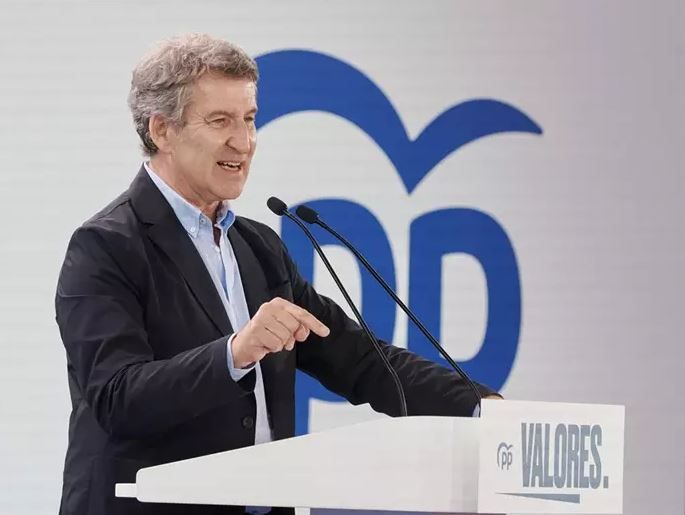 Feijóo pone "al primer partido de España" al servicio del 8J: "Iremos sin siglas, con la camiseta de la decencia"