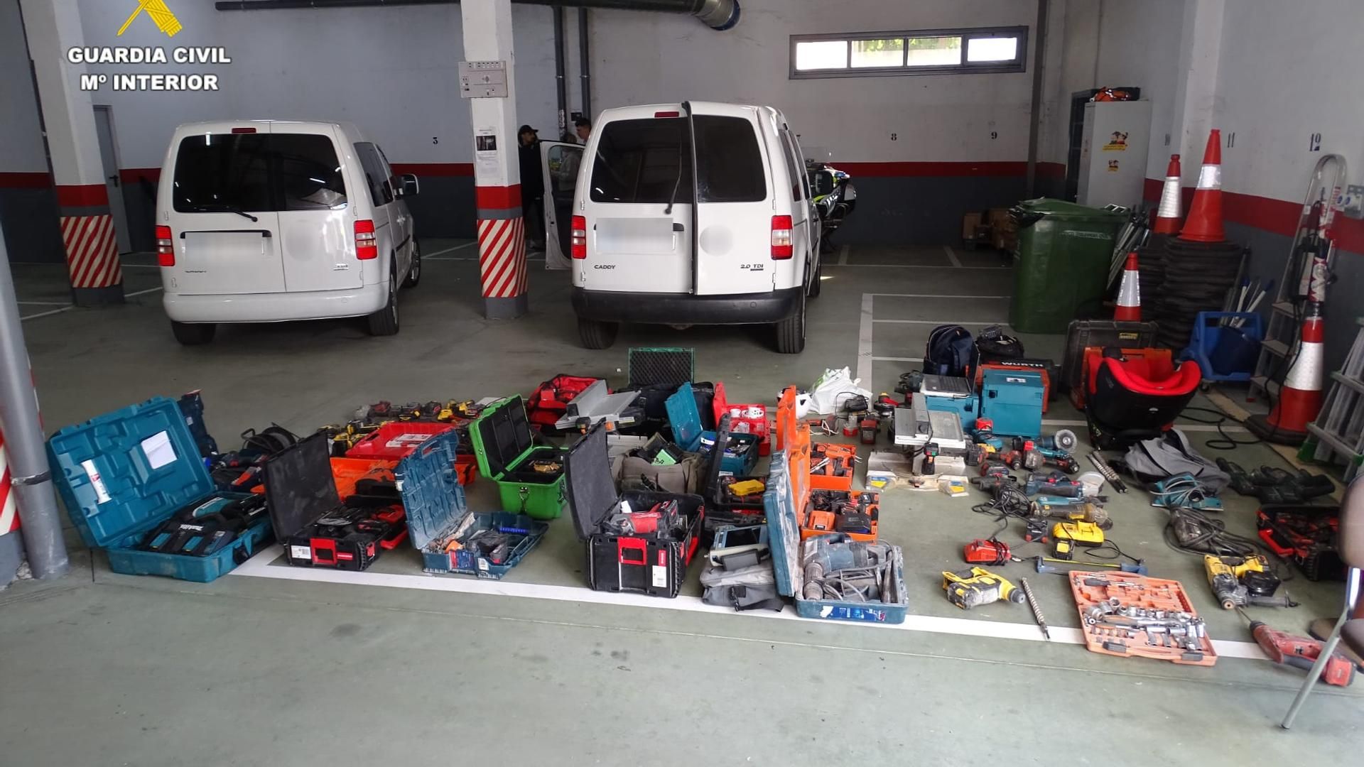 La Guardia Civil ha expuesto las herramientas sustraídas para ser identificadas por sus dueños