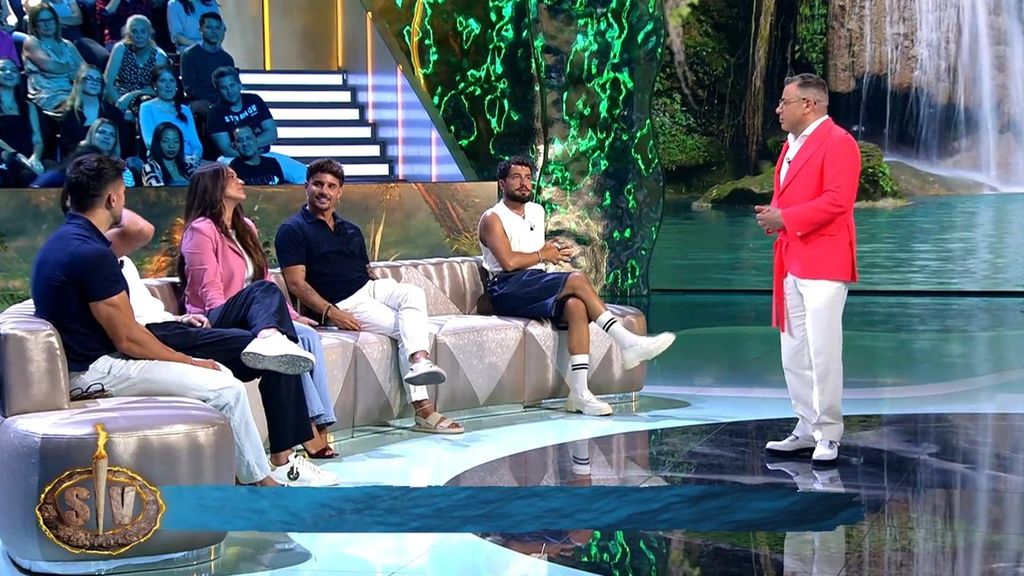 Laura Cuevas confiesa si ha "ligado" tras mudarse a Madrid y bromea: "Todavía no he llegado a... ¡es que me salen muy jóvenes!"
