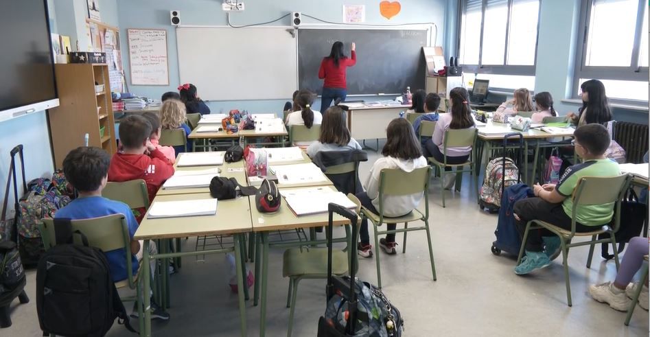 Los regalos a profesores, un foco de conflictos en los colegios y entre las familias