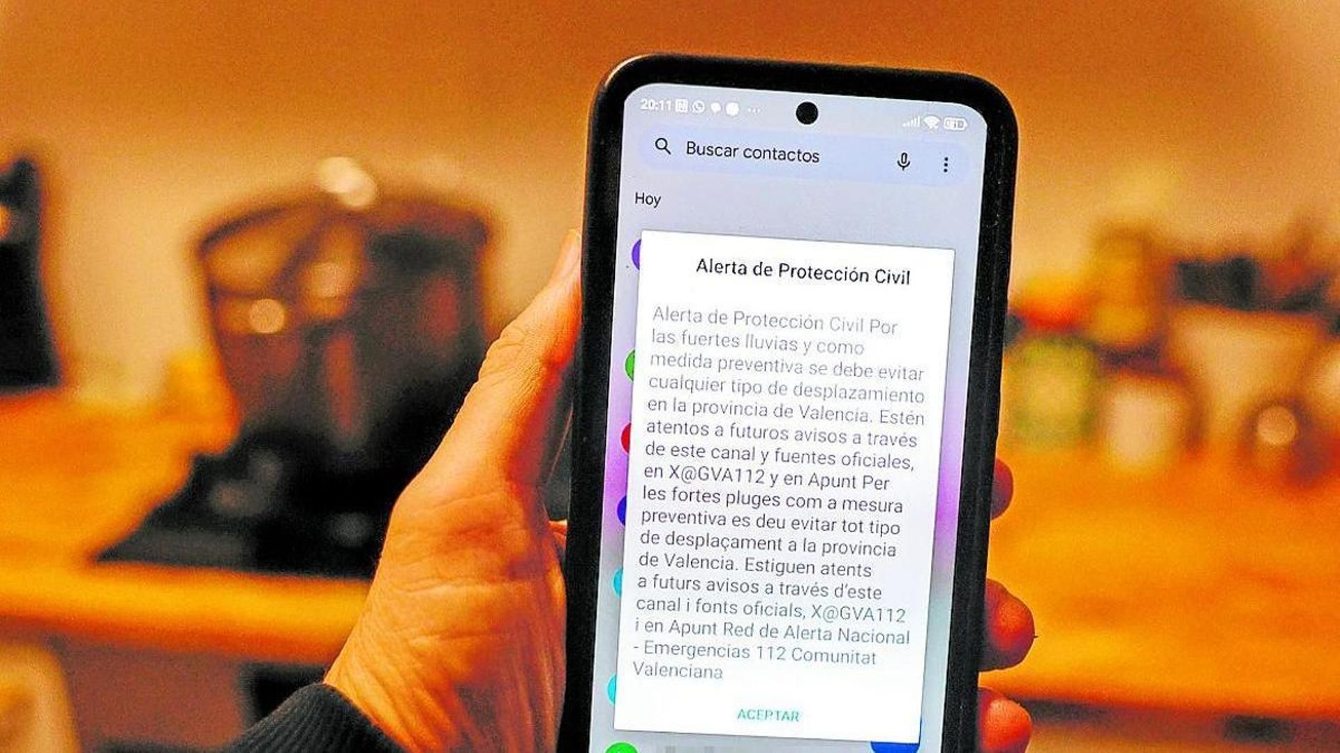 Pantalla de un teléfono móvil con el texto de la alerta del pasado 29 de octubre. EFE Pantalla de un teléfono móvil con el texto de la alerta del pasado 29 de octubre. EFE