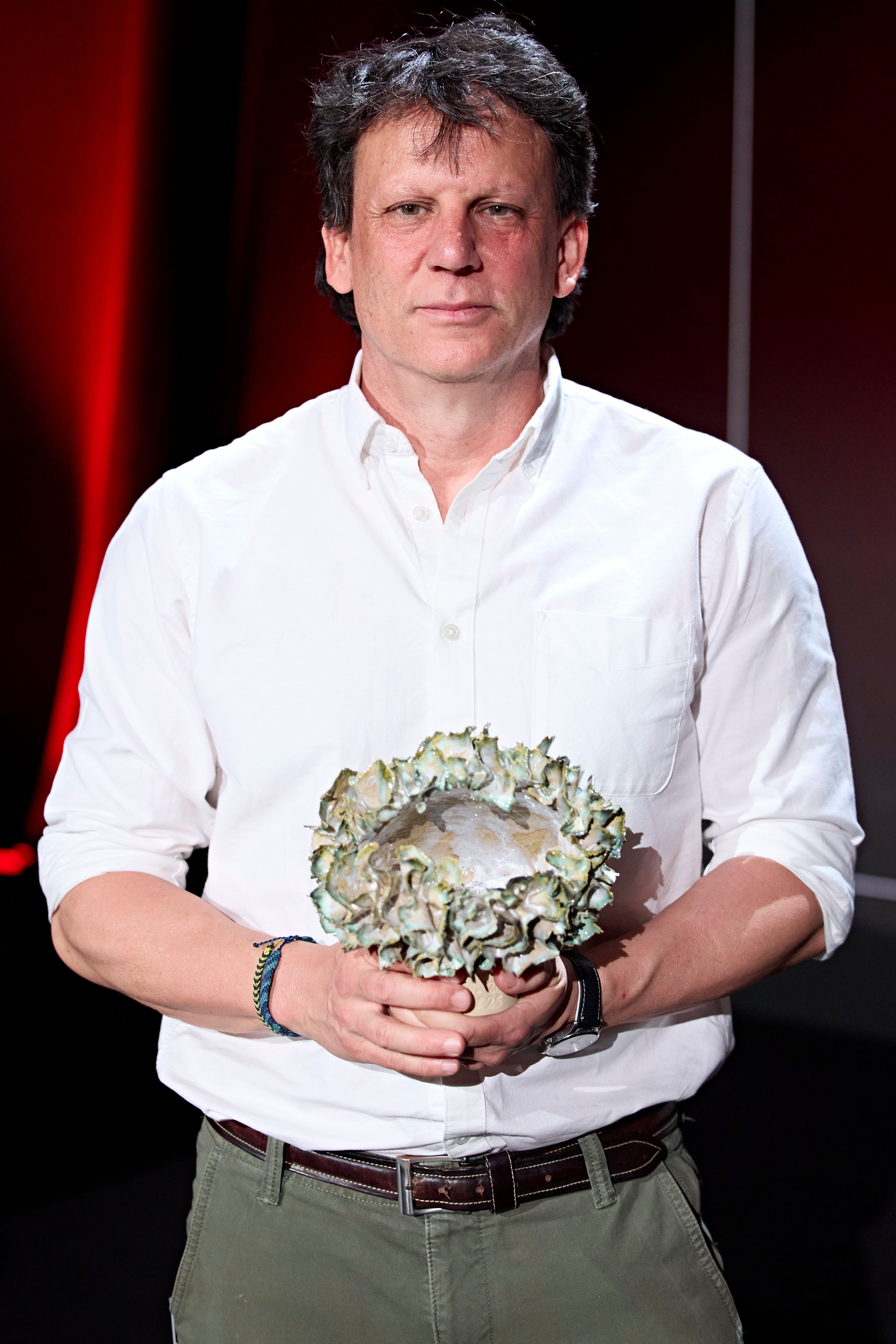 Álvaro Trujillo, Content Manager de Cervezas Alhambra, con su Premio Planes Gourmet a Mejor producto de gastronomía y cultura