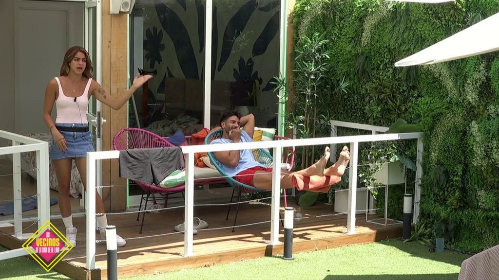 Sthefany explota contra sus compañeros por elegirla como cucaracha y se niega a disfrazarse Los vecinos de la casa de al lado Temporada 2 Top Vídeos 1649