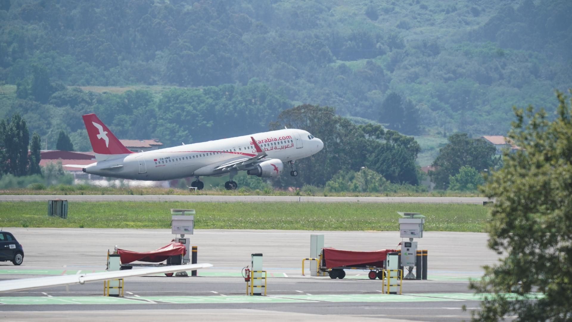 Un avión despega del Aeropuerto de Bilbao