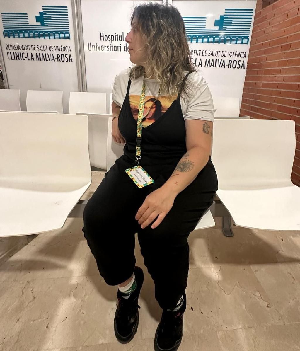 Con el cordón de girasoles para visibilizar la discapacidad invisible