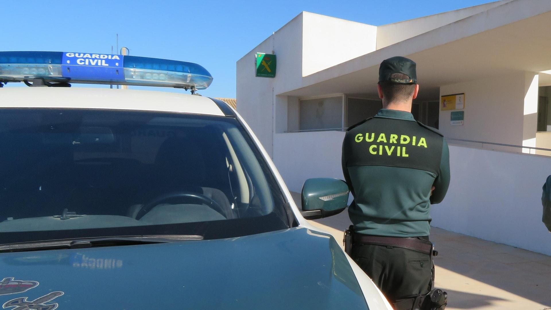Imagen de archivo de un agente de la Guardia Civil en Formentera Imagen de archivo de un agente de la Guardia Civil en Formentera