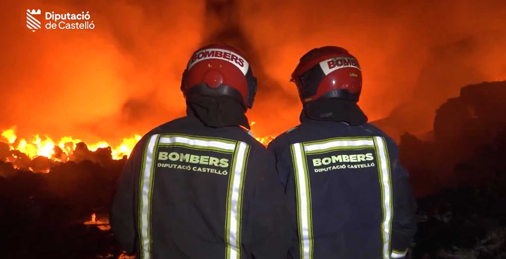 Sigue activo el incendio en un antiguo desguace de Almazora, Castellón: evoluciona favorablemente