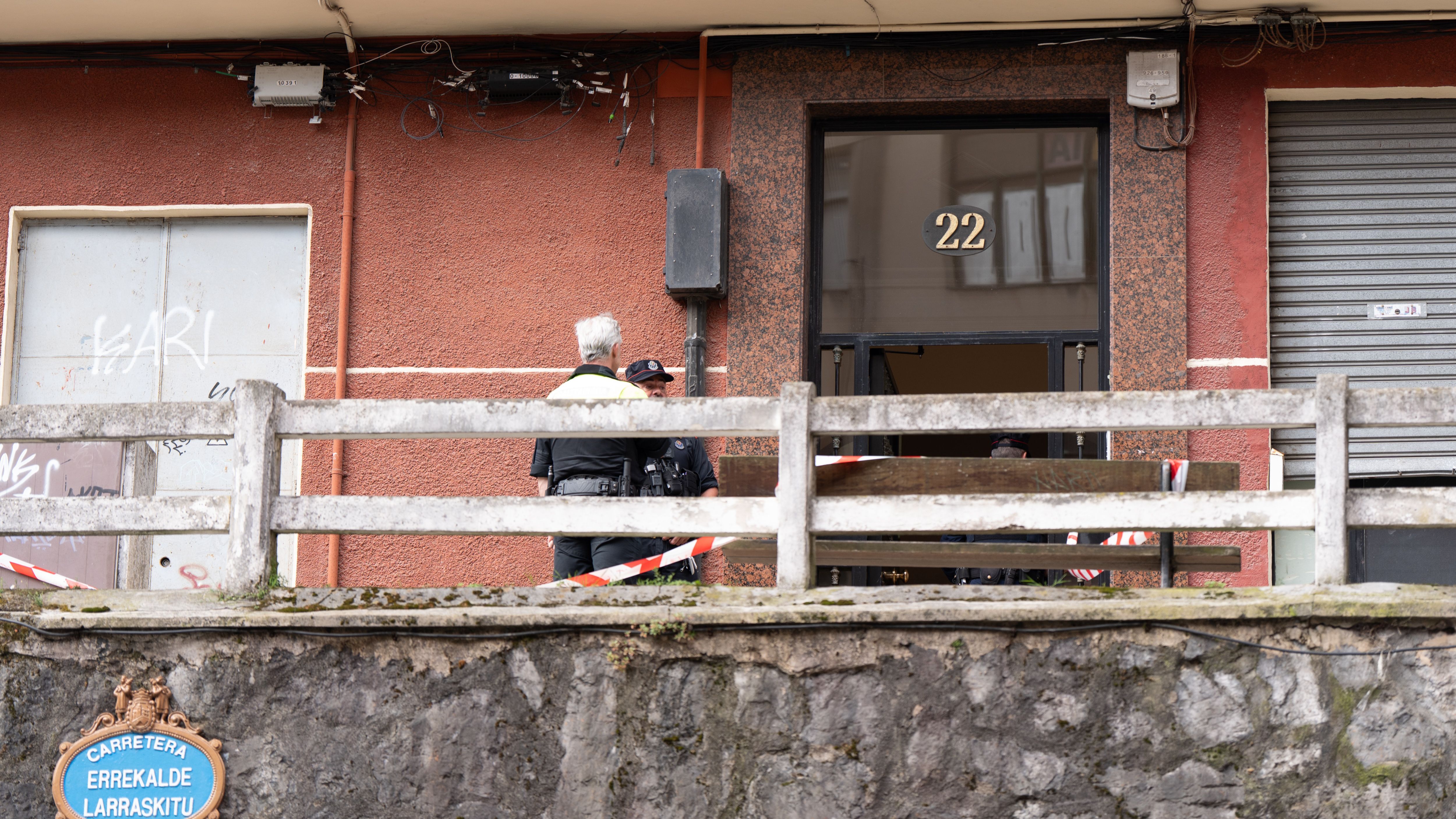 La madre de la niña asesinada por su padre en Bilbao continúa hospitalizada con heridas de arma blanca