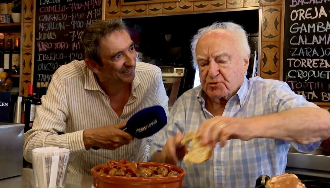 Amadeo, el rey de los caracoles, recibe a clientes de todo el mundo en Madrid