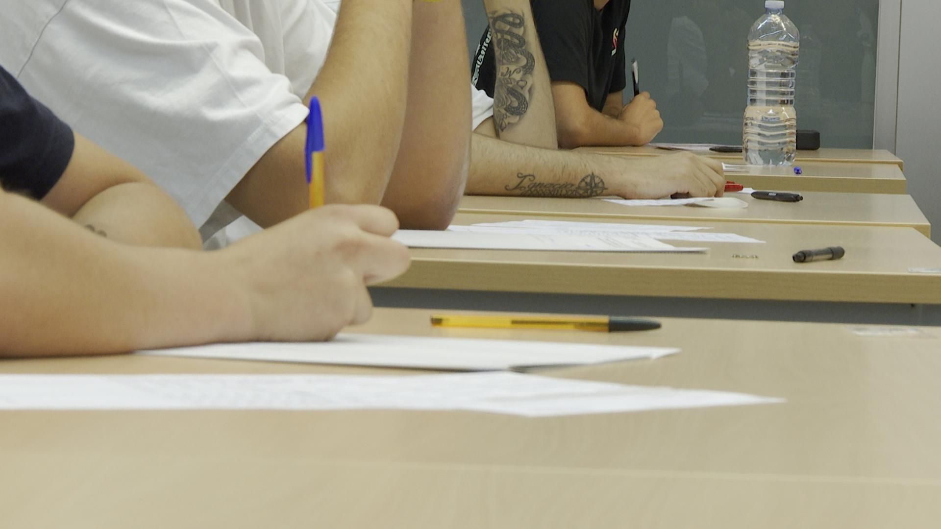 Estudiantes realizando exámenes de Selectividad