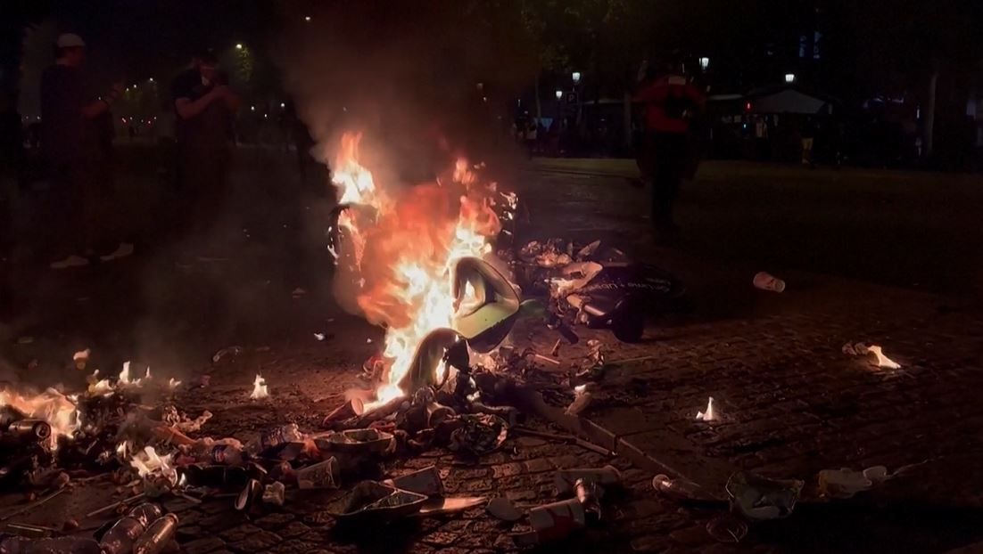 Fuegos y destrozos en París durante la celebración del título liguero