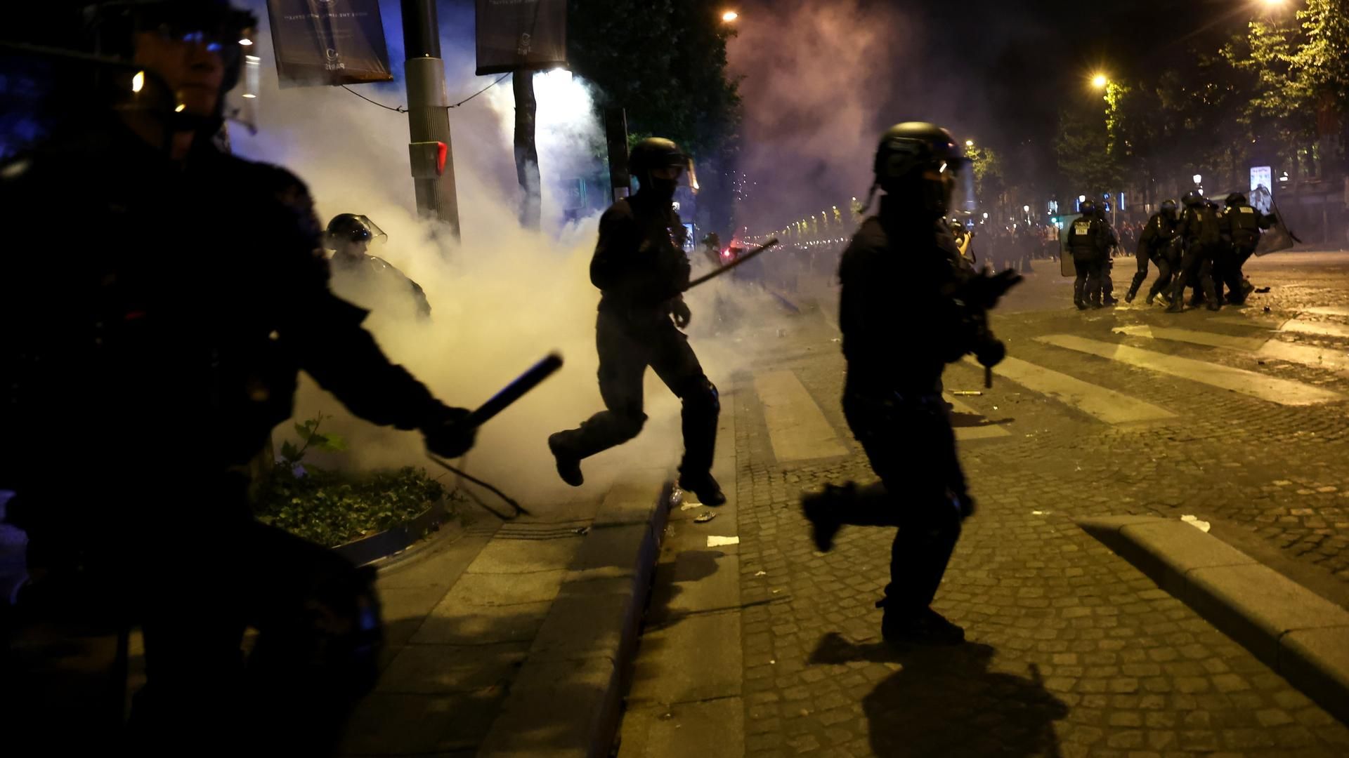 Hinchas violentos del PSG ensombrecen en París la celebración de la Champions