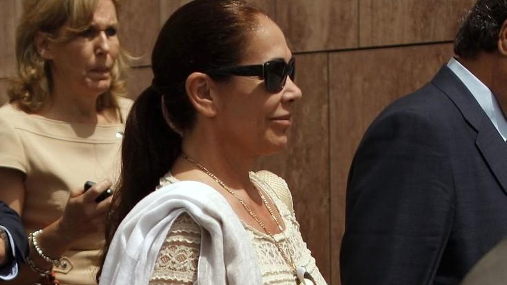 Isabel Pantoja sorprende abandonando España: la tonadillera se muda a más de 9.000 km de distancia