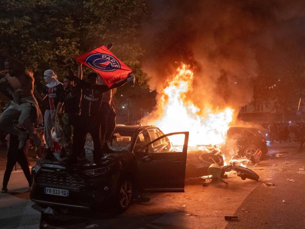 las-imagenes-mas-impactantes-de-los-disturbios-en-paris-tras-la-victoria-en-la-champions-16-9-aspect_da39-2.jpg