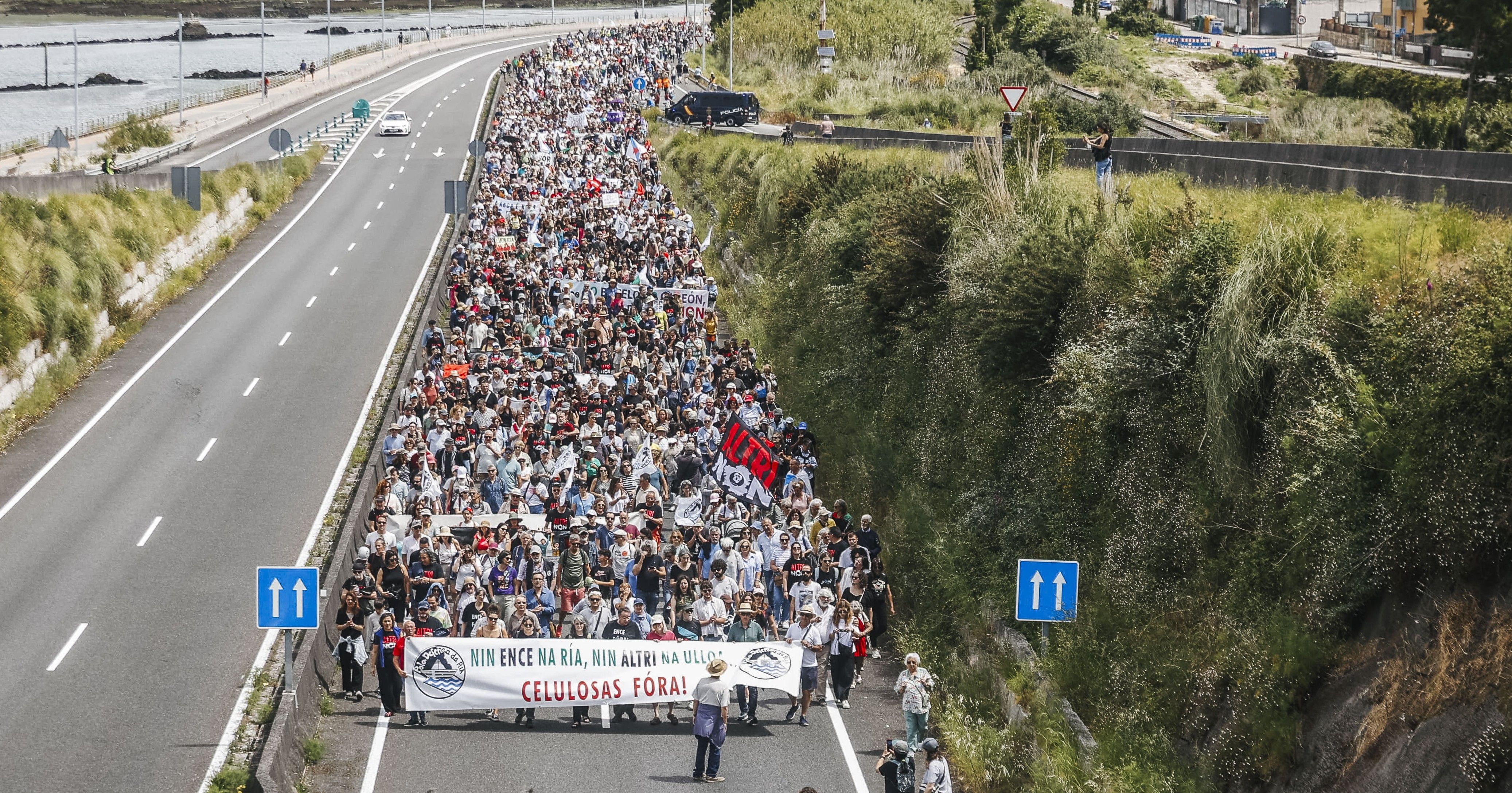 Marcha "especial" en Pontevedra contra la "industrialización irracional" de celulosas de Ence y Altri