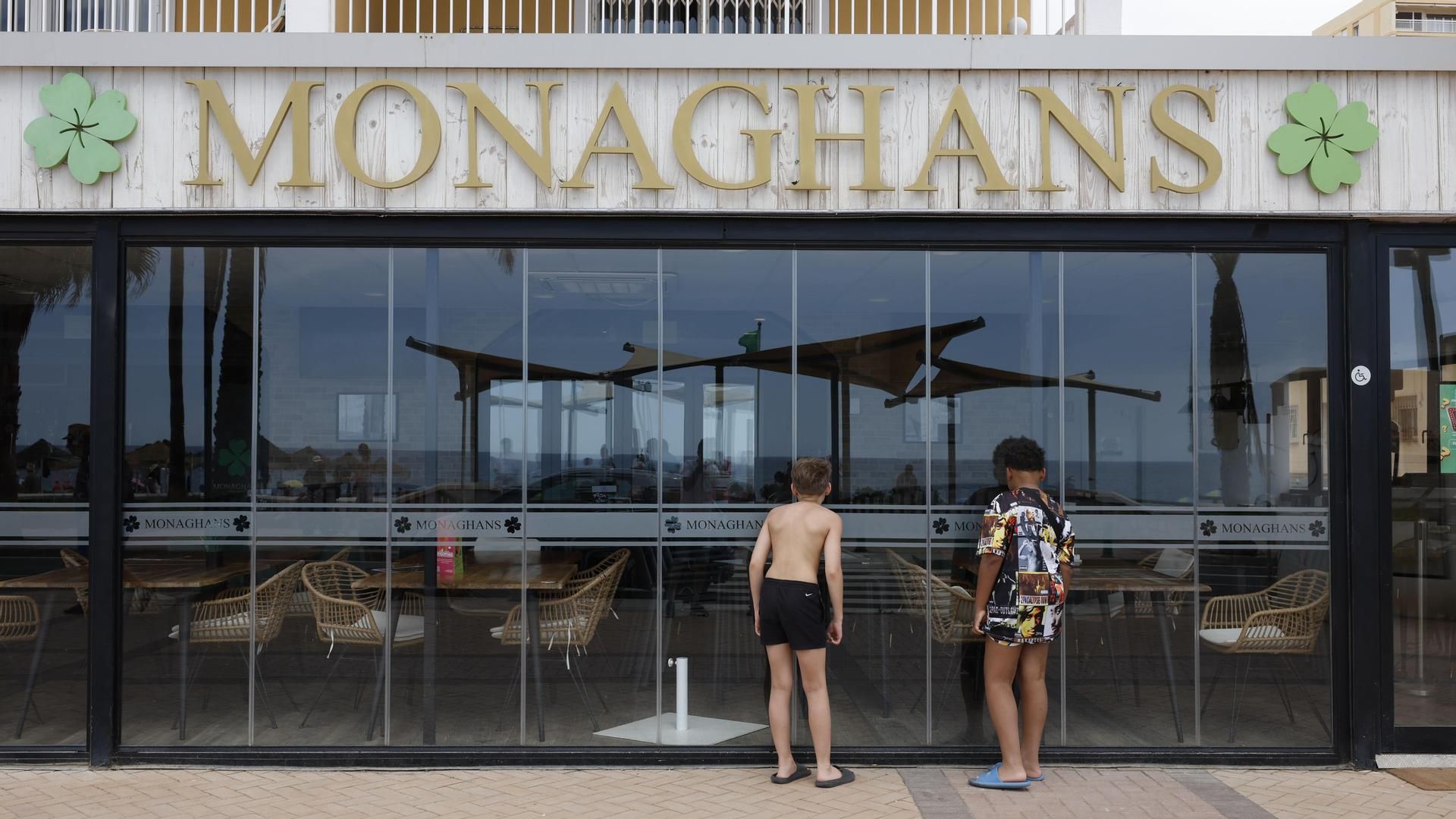 Mueren dos personas en un tiroteo en el paseo marítimo de Fuengirola, Málaga