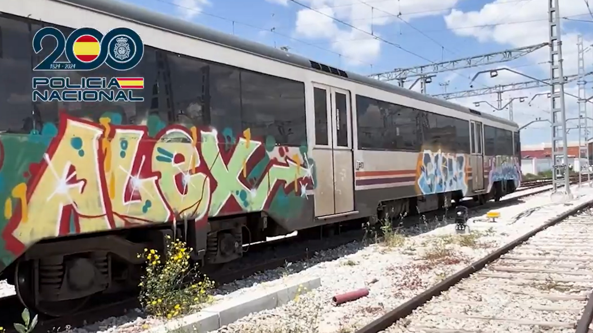 Tren de Renfe vandalizado con grafitis