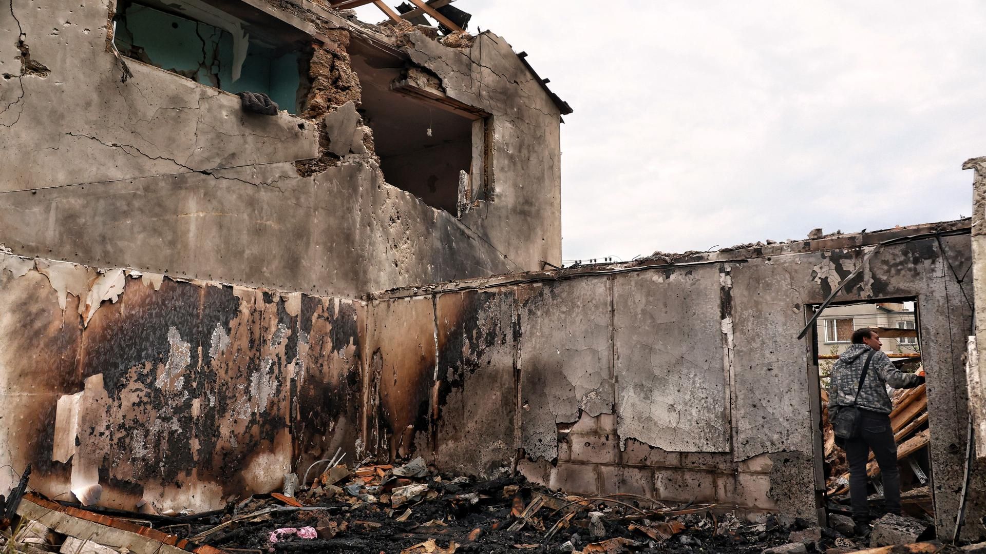 Ucrania lanza su mayor ataque contra aeródromos de cinco regiones en Rusia