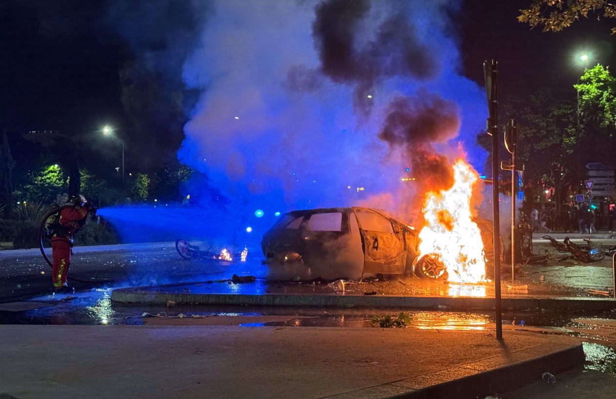 Varios coches han sido incendiados durante toda la noche