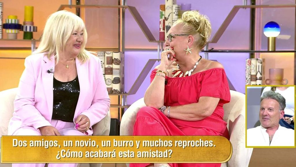 Advierte a su amiga que no para de contar sus intimidades: “Se va a liar porque mi pareja lo está escuchando”