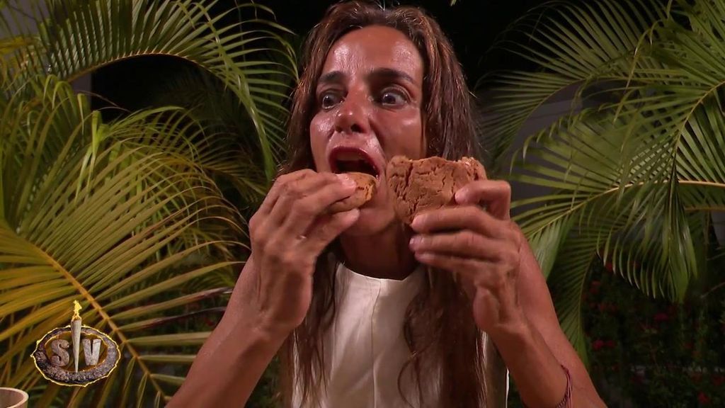 El 'momentazo' de Carmen Alcayde al disfrutar de su primera ducha y un gran manjar tras salir de 'SV': "Esto sabe a vida"