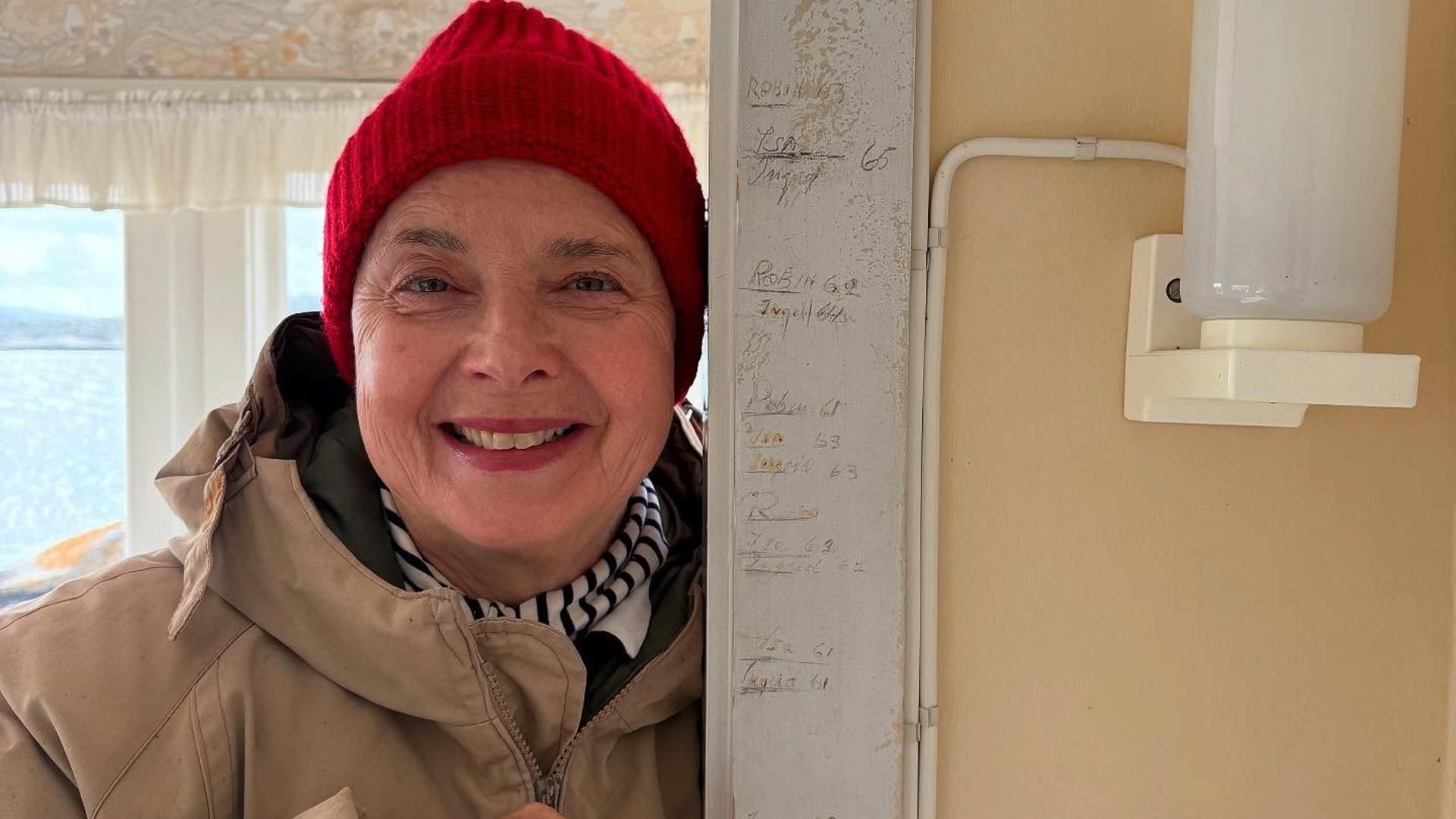 Isabella Rossellini y las marcas en la pared de la casa de verano