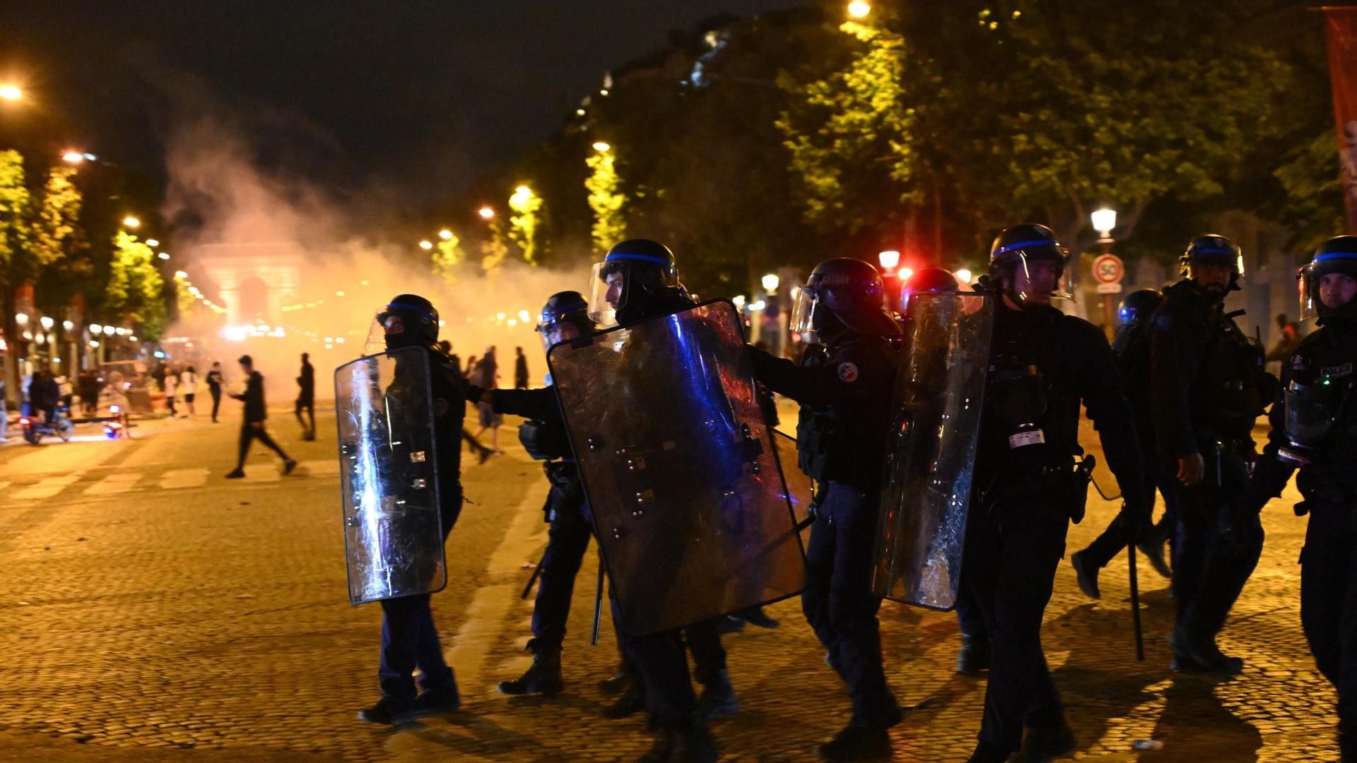 La Policía efectúa otros 80 arrestos en una nueva noche de disturbios en París tras a victoria del PSG