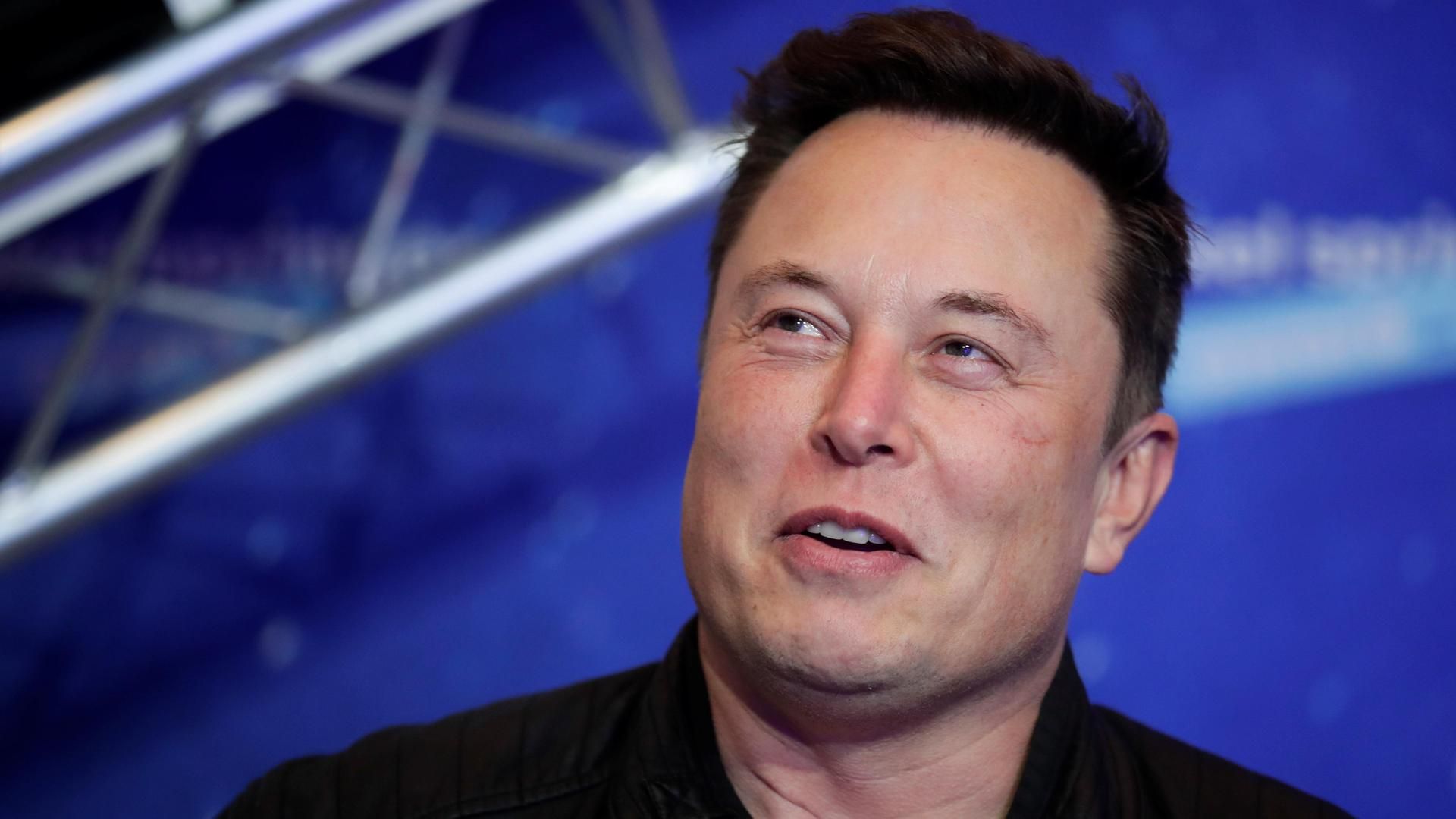La red social de Elon Musk, ‘X’, empieza a implantar ‘XChat’, su nuevo sistema de mensajería: ¿Cuáles son sus novedades?