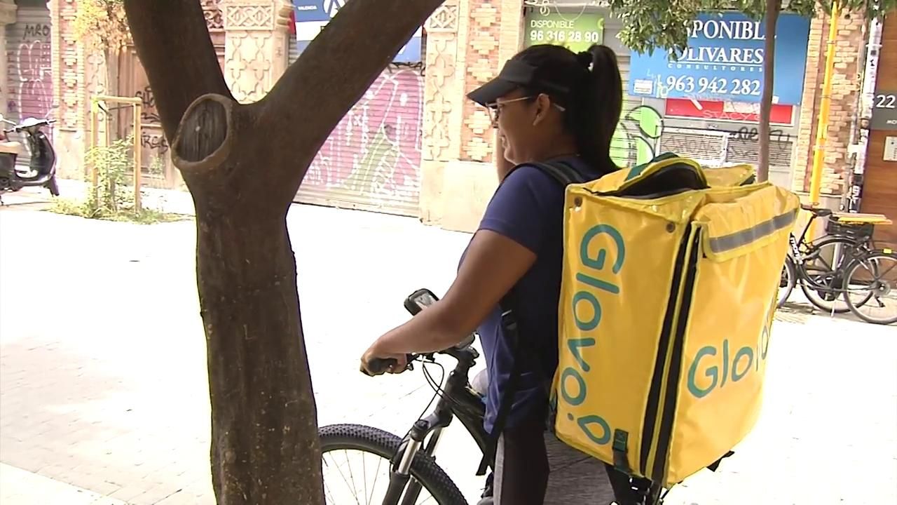 La situación laboral de los 'riders' en el sector Delivery: "Tengo que hacer 20 pedidos al día"