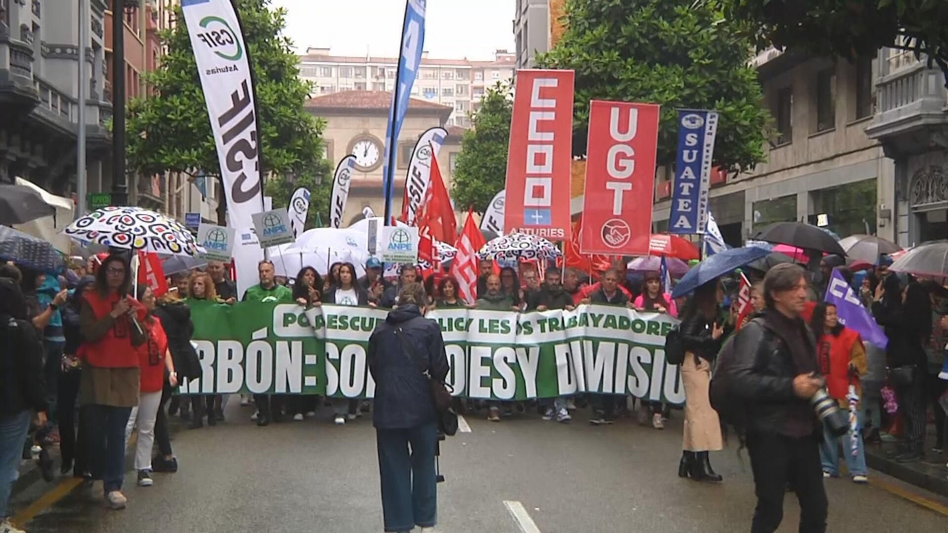 Los docentes arrancan una huelga indefinida en Asturias: exigen la equiparación salarial y más inversión en educación pública