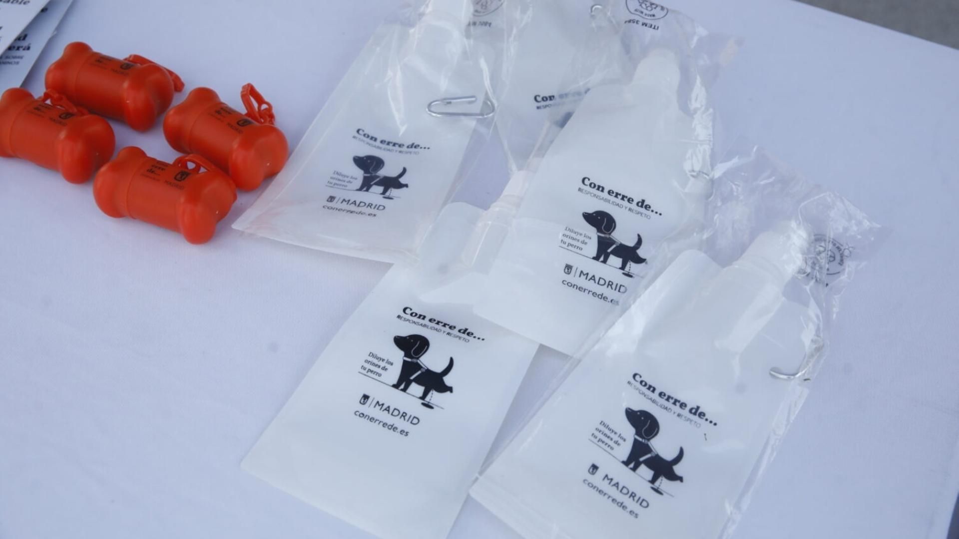 Los Kits para los excrementos de perros del Ayuntamiento de Madrid