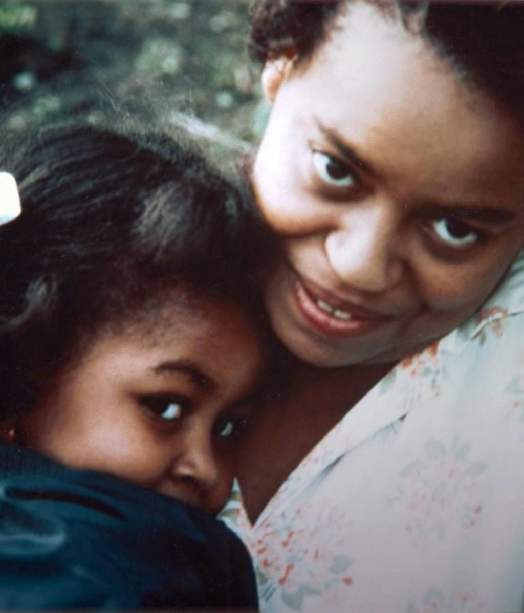 Marian Robinson con una pequeña Michelle Obama